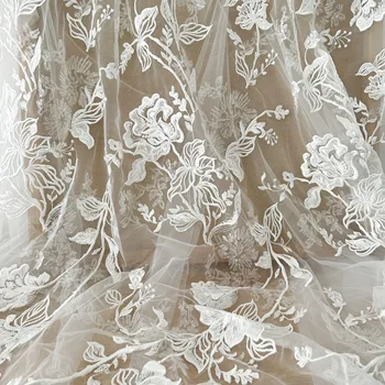 Повтарящи флорални мотиви с прозрачни пайети, Лъскави бродерия, Лейси Висококачествени тъкани за сватбена рокля